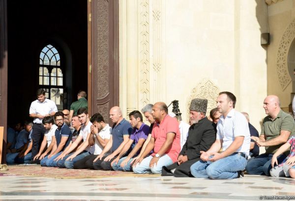 В Азербайджане определились новые требования в связи с выполнением религиозных обрядов и проведением церемоний