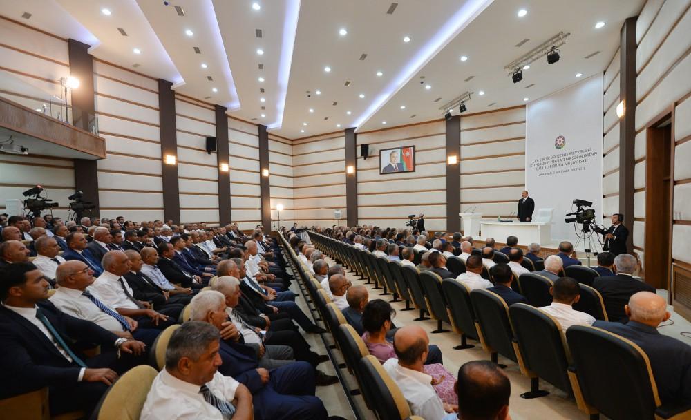 Под председательством Президента Ильхама Алиева состоялось республиканское совещание по вопросам развития производства чая, риса и цитрусовых (ФОТО)