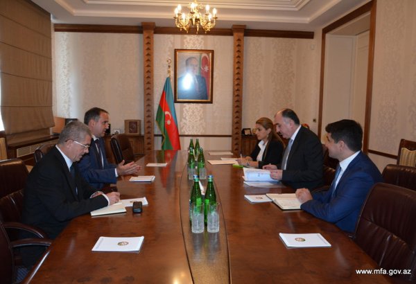 Azerbaijani FM meets newly appointed Hungarian envoy (PHOTO)