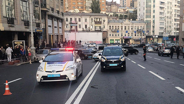 At least one dead after car explodes in central Kiev