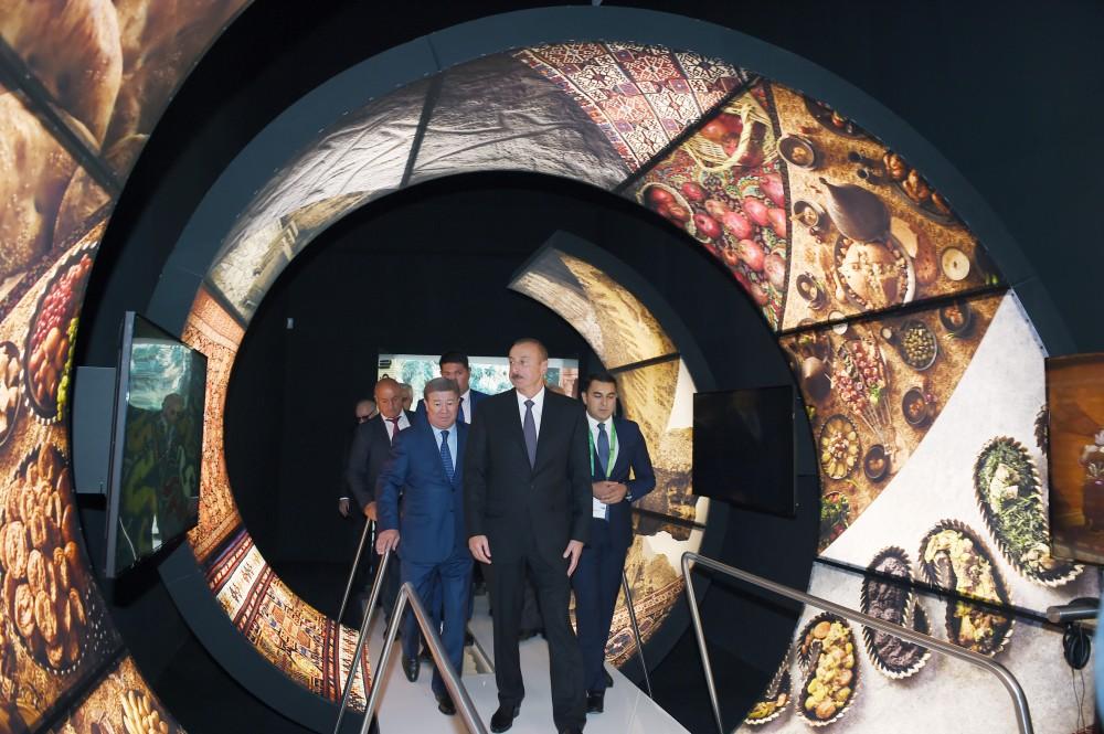 Prezident İlham Əliyev “EXPO 2017 Astana” beynəlxalq sərgisində Azərbaycanın və Qazaxıstanın milli pavilyonları ilə tanış olub (FOTO)