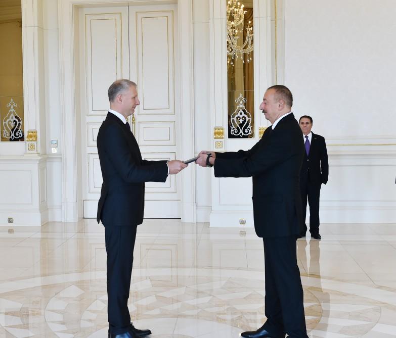 Президент Азербайджана Ильхам Алиев принял верительные грамоты главы представительства ЕС (версия 2)