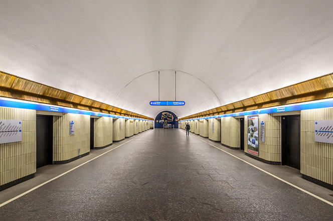 Peterburqda metro stansiyası bağlandı - Sahibsiz əşyaya görə