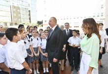 Президент Ильхам Алиев и его супруга приняли участие в открытии нового здания школы-лицея номер 20 в Баку (ФОТО)