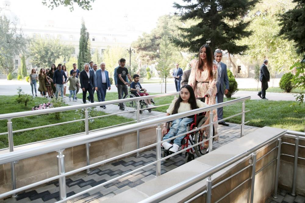 Вице-президент Фонда Гейдара Алиева Лейла Алиева побывала в Государственной академии художеств (ФОТО)