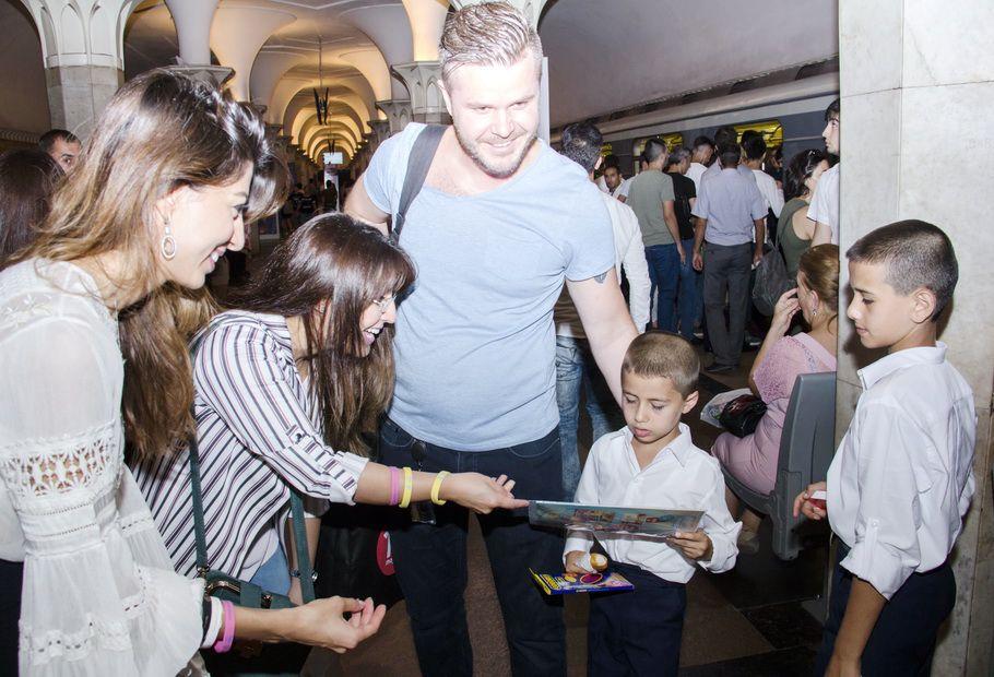 Bakı metrosunda məktəblilər üçün aksiya (FOTO)