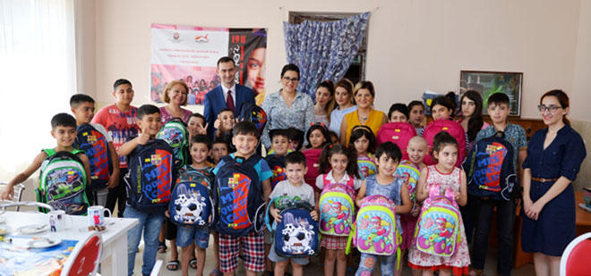 ВТБ (Азербайджан) поздравил воспитанников детского приюта "Умид Йери" с новым учебным годом