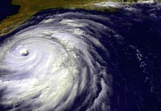 Ураган "Сэм" в Атлантике усилился до четвертой категории