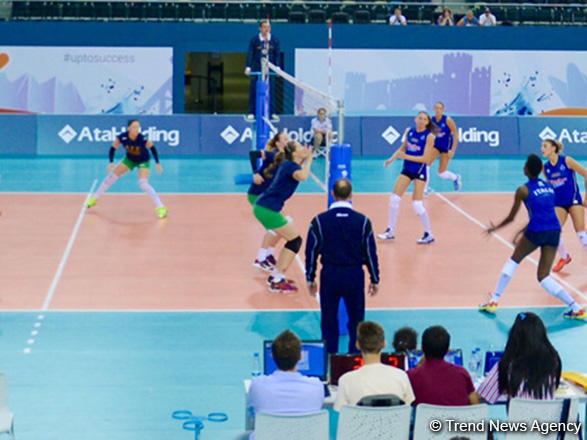 Azərbaycanın qadın voleybolçuları İtalya yığması ilə yoldaşlıq görüşü keçirib (FOTO)