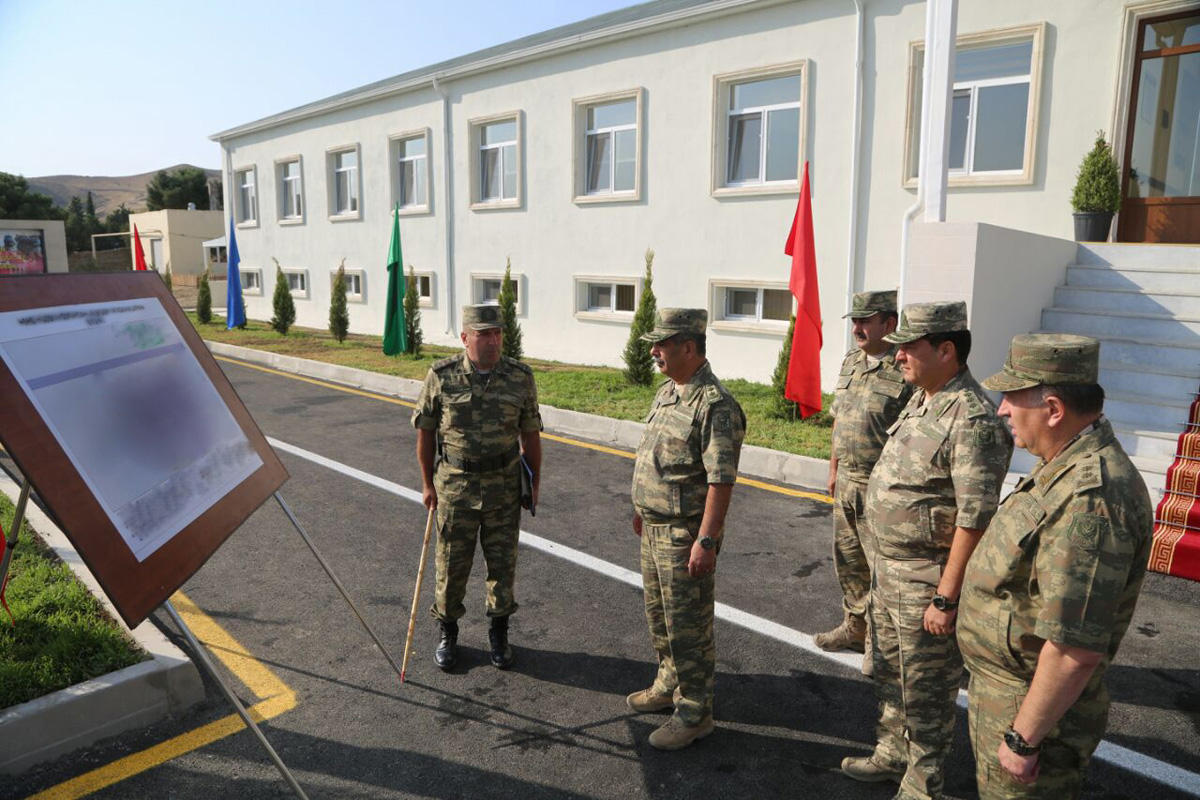 Министр обороны Азербайджана принял участие в открытии новой воинской части в прифронтовой зоне (ФОТО)