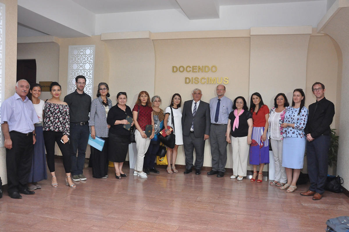 ADU-nun rektoru beynəlxalq seminar iştirakçıları ilə görüşüb (FOTO)