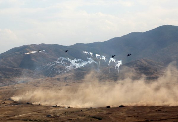 Azerbaijani army holds live-fire exercises (PHOTO)