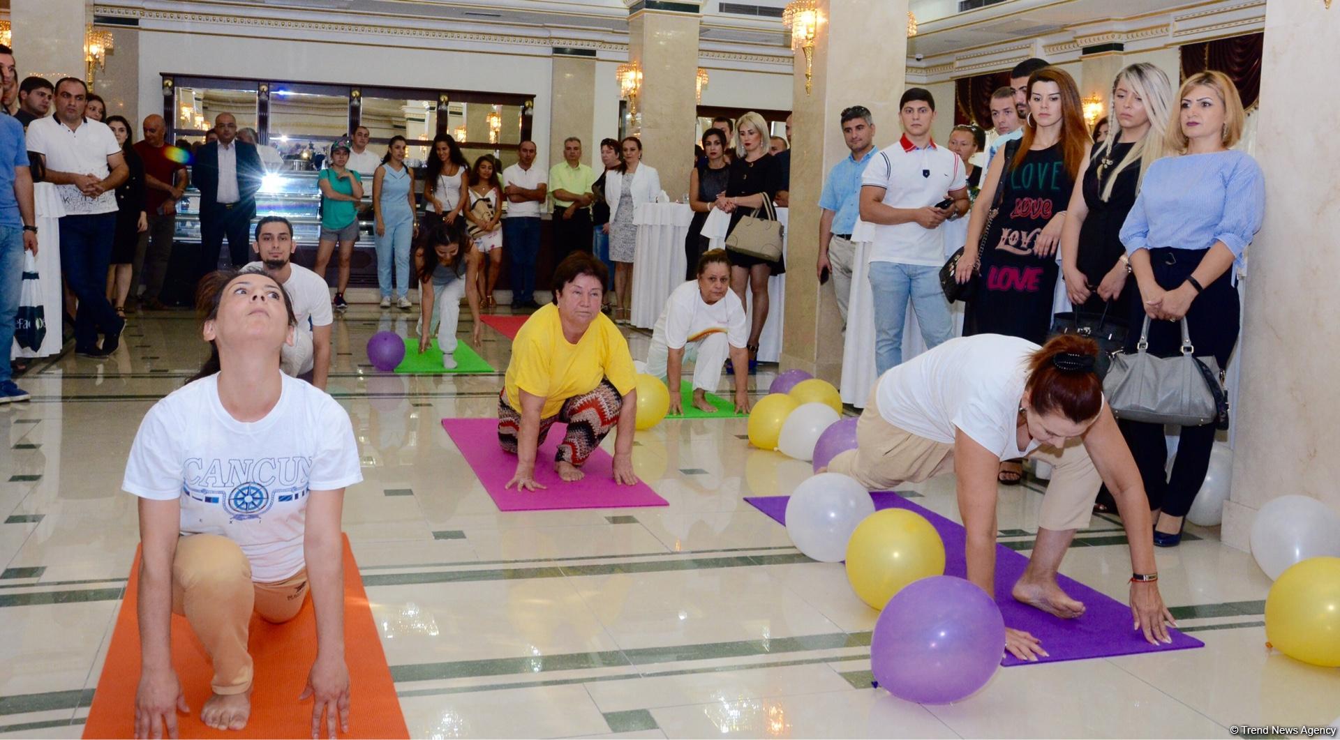 В Баку открылась "Школа классической йоги" (ФОТО)