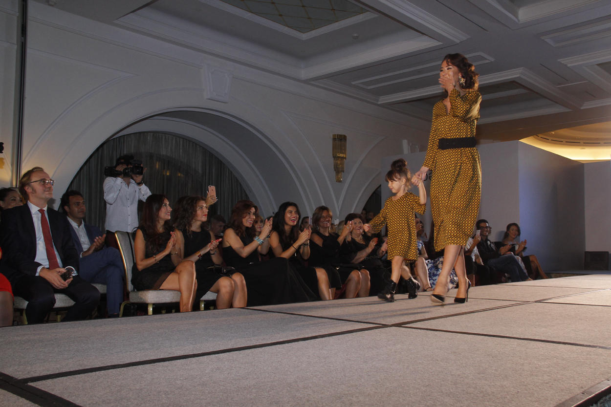 В Баку прошел необычный вечер моды - дефиле сопровождалось поэзией (ФОТО)