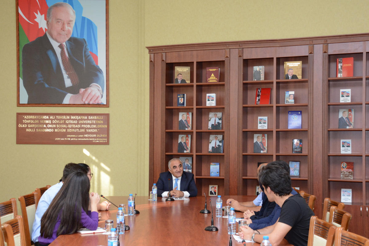 Представители Азербайджана в Европе – стартапы студентов UNEC (ФОТО)