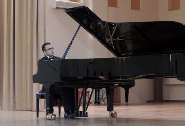 Азербайджанский пианист покоряет Европу