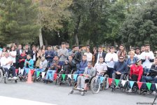 Почувствуй себя в инвалидной коляске – в Баку прошла необычная акция (ФОТО)