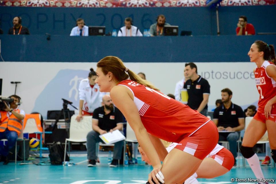 Voleybol millimiz Avropa Çemionatında növbəti oyununu keçirib (FOTOREPORTAJ)