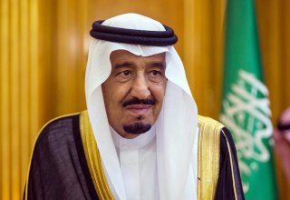 Саудовский король приехал в Тунис перед началом саммита ЛАГ