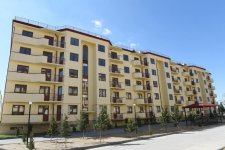 Первый вице-президент Мехрибан Алиева ознакомилась с новым зданием для семей вынужденных переселенцев в бакинском поселке Рамана (ФОТО)