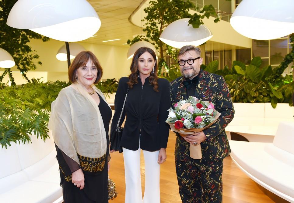 Первый вице-президент Мехрибан Алиева приняла участие в церемонии открытия выставки «Модернизм и мода» (ФОТО)