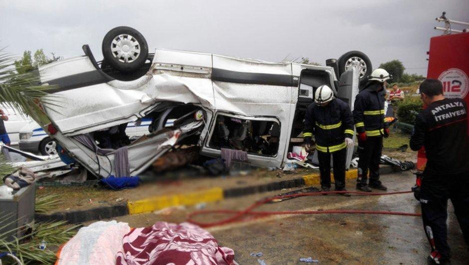 Road accident kills 3, injures 10 in Turkey (PHOTO)