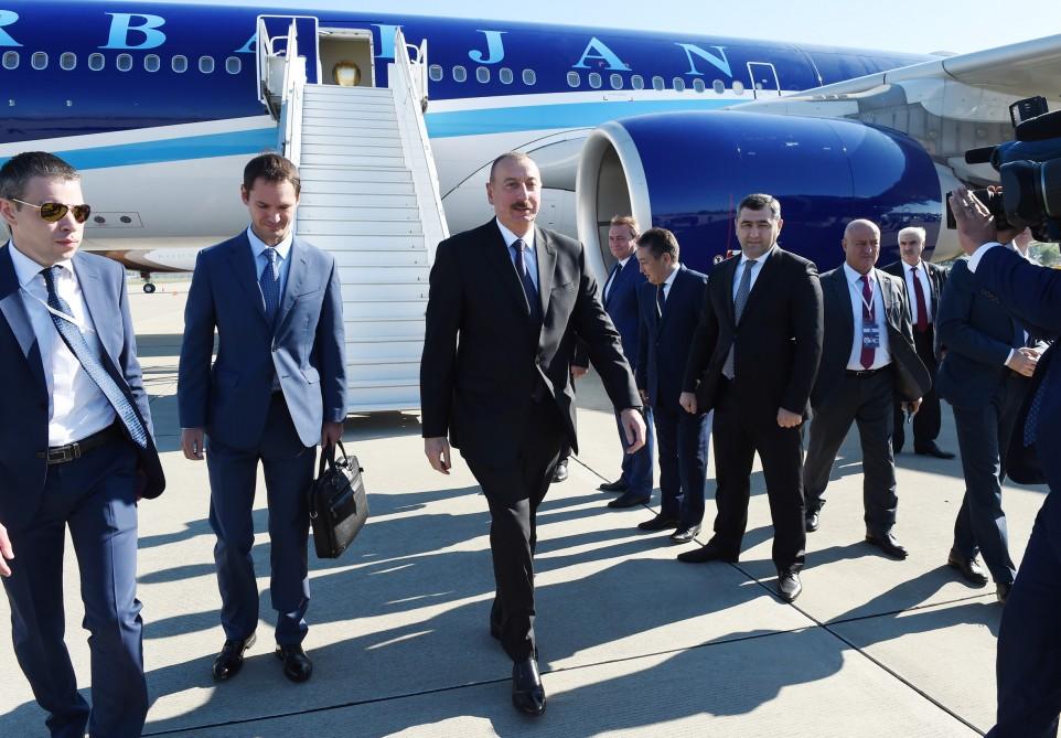 President Ilham Aliyev arrives in Sochi (PHOTO)