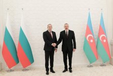 Bulgarian president officially welcomed in Baku (PHOTO)