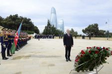 Bolqarıstan Prezidenti ümummilli lider Heydər Əliyevin məzarını ziyarət edib (FOTO)