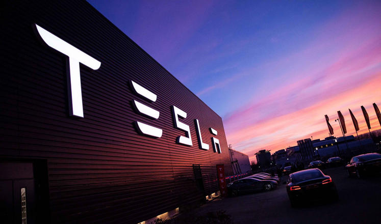 Tesla отзывает 15 тыс. электромобилей Model X в США и Канаде