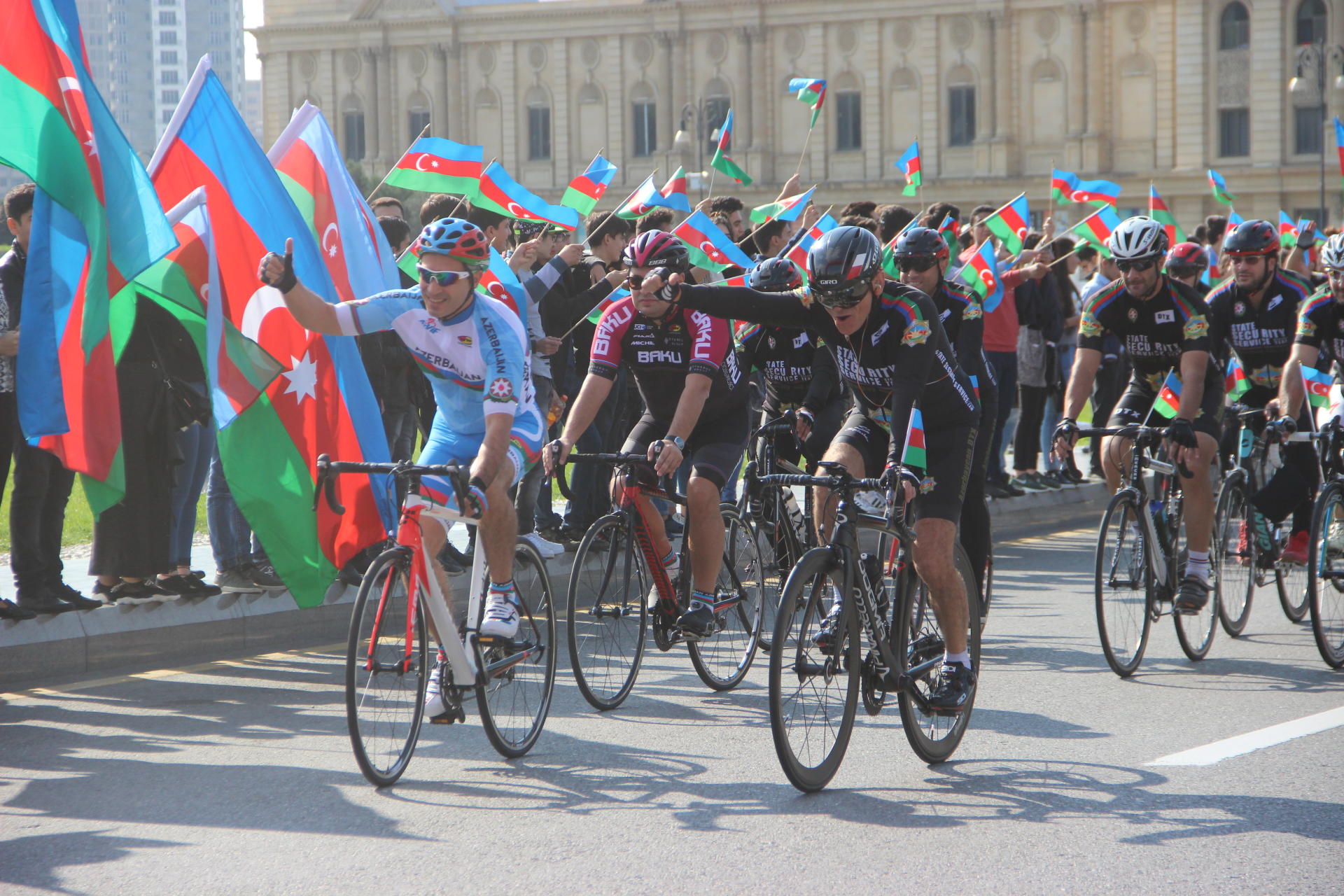 В Баку прошел велопробег, посвященный Дню независимости Азербайджана (ФОТО)