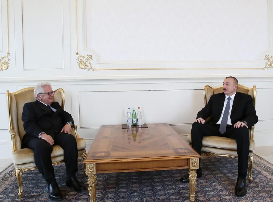 Президент Ильхам Алиев принял верительные грамоты посла Греции (ФОТО)