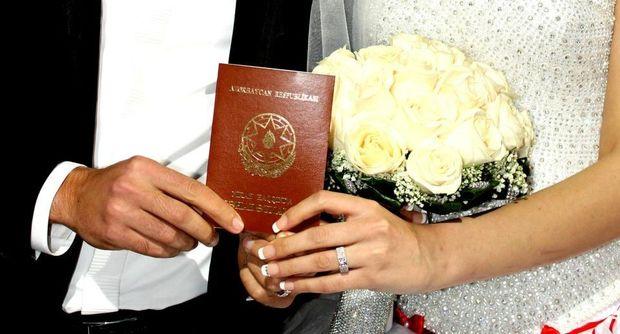 В Азербайджане изменятся госпошлины на регистрацию и расторжение брака