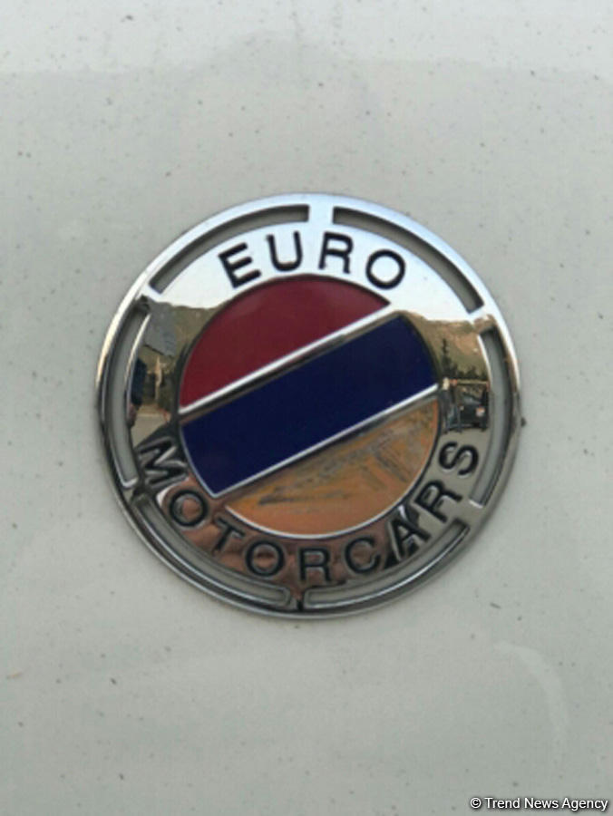 Üzərində Ermənistan bayrağının olduğu iddia edilən avtomobilin sahibi rəngi sildirdi (FOTO)