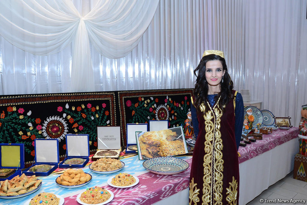 В Баку представили несколько видов древнего блюда национальной кухни фисинджан (ФОТО)