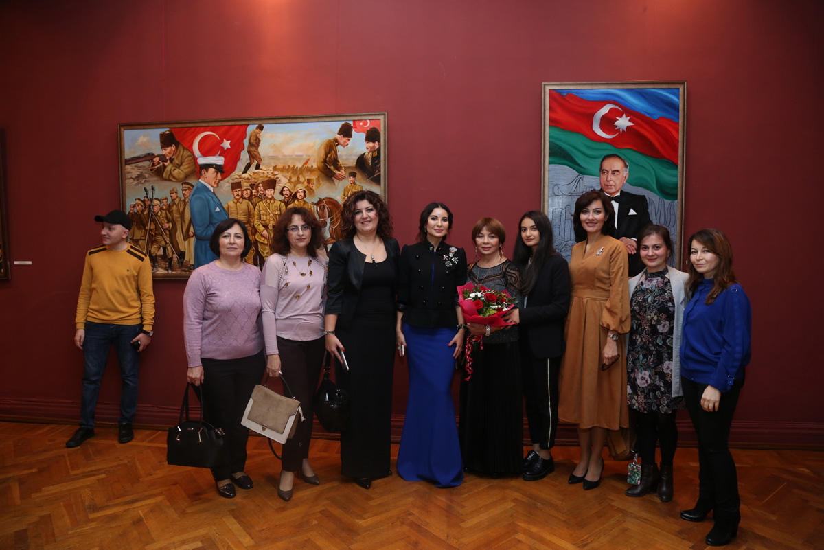 Умелые руки и яркие краски Азербайджана и Турции (ФОТО)