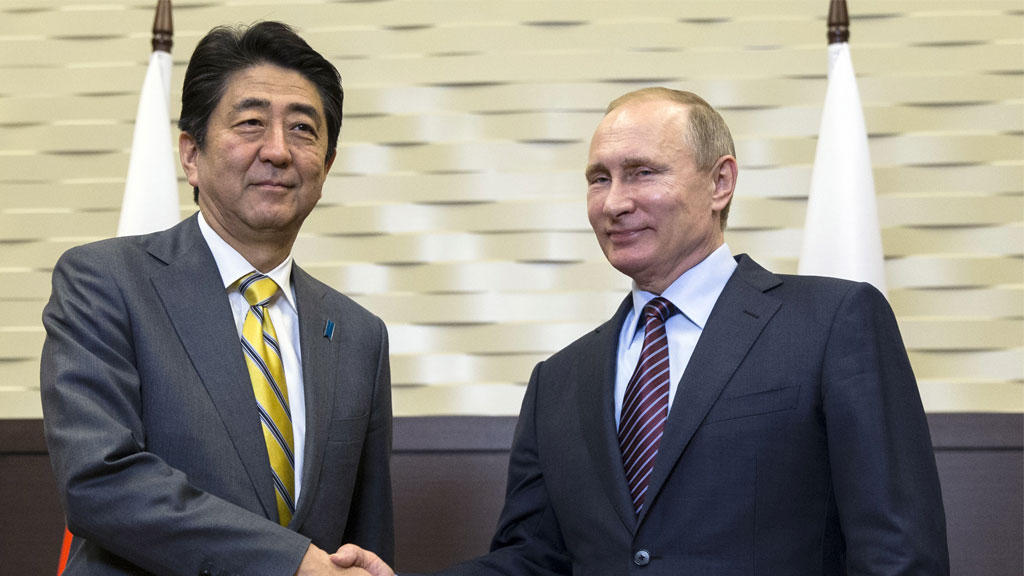 Абэ намерен встретиться с Путиным на ВЭФ и обсудить двусторонние проблемы