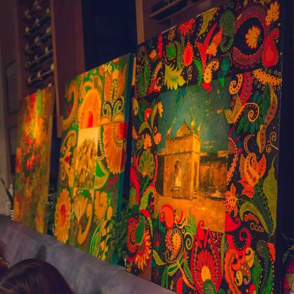 Ужин в бакинском ресторане в окружении красочных произведений искусств (ФОТО)