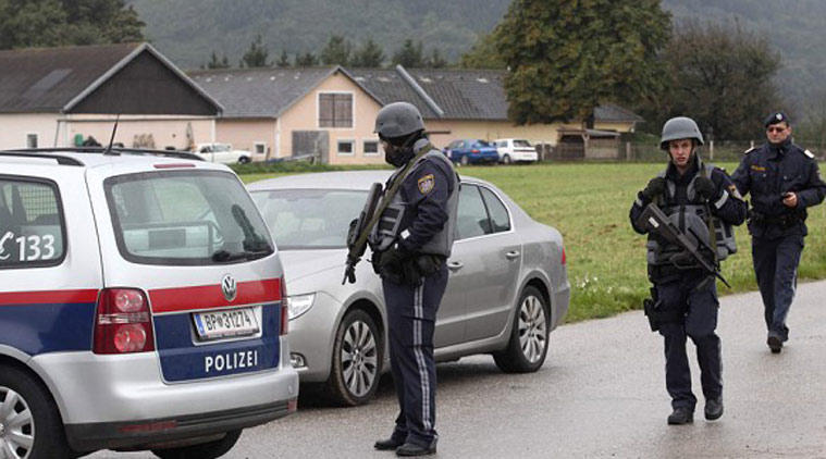 Пять человек пострадали при нападении с ножом в Австрии