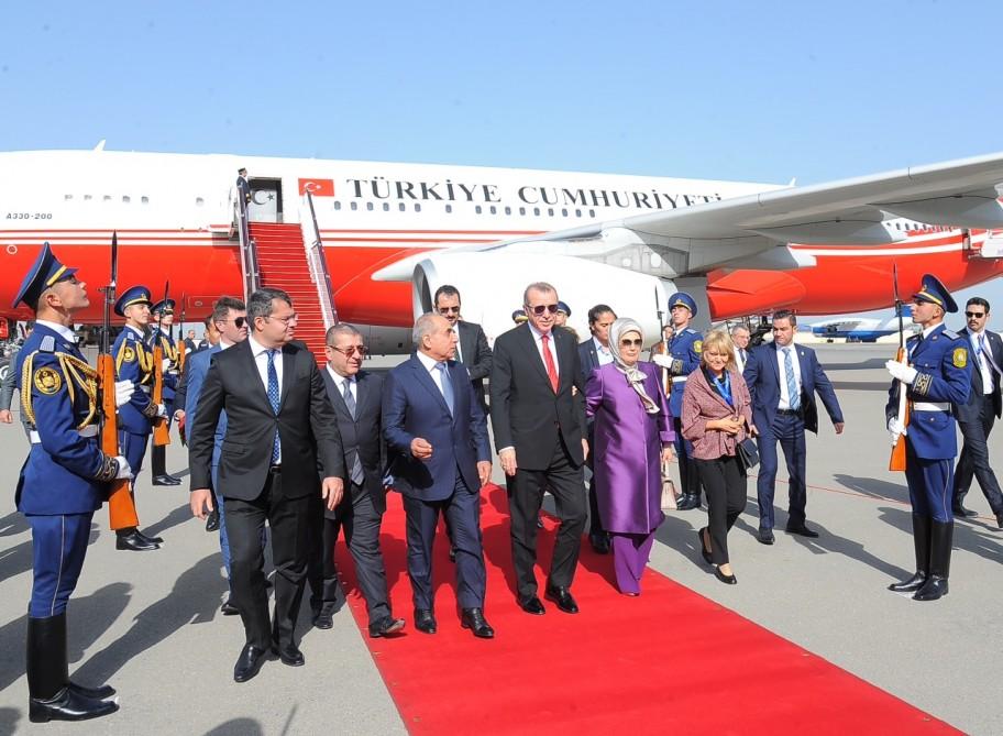 Президент Турции прибыл с визитом в Азербайджан (ФОТО)