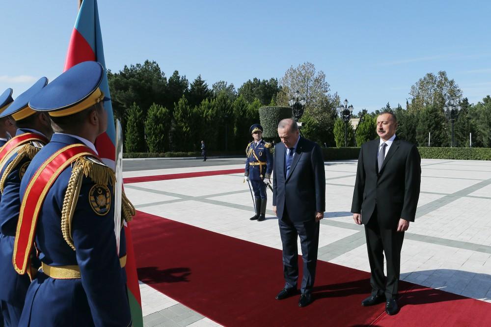 Official welcome ceremony held for Turkish president in Baku (PHOTO)