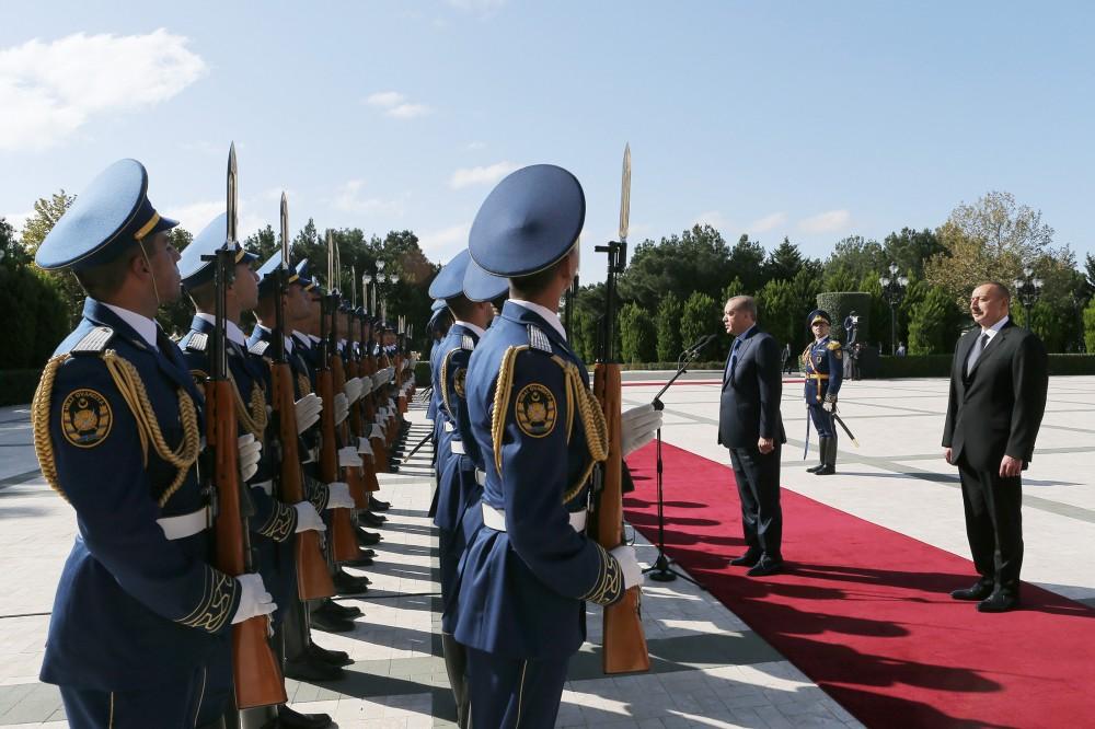 Official welcome ceremony held for Turkish president in Baku (PHOTO)