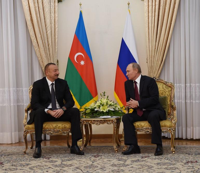 Azerbaijan, Russia presidents meet in Tehran (PHOTO)