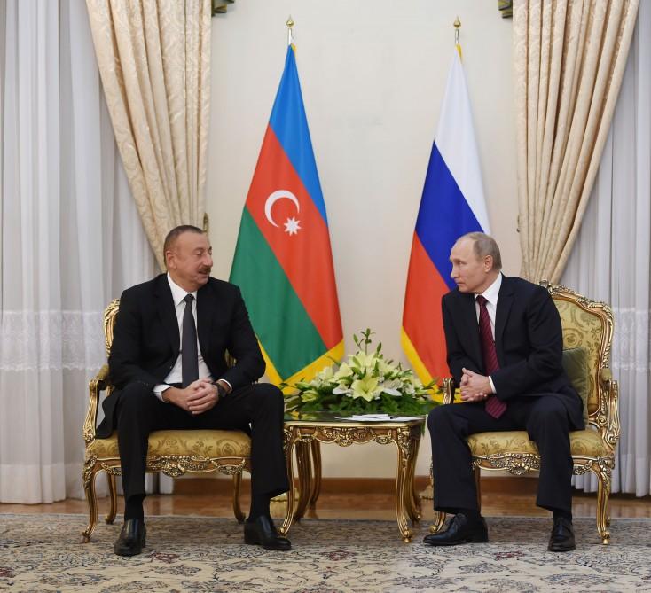 Azerbaijan, Russia presidents meet in Tehran (PHOTO)