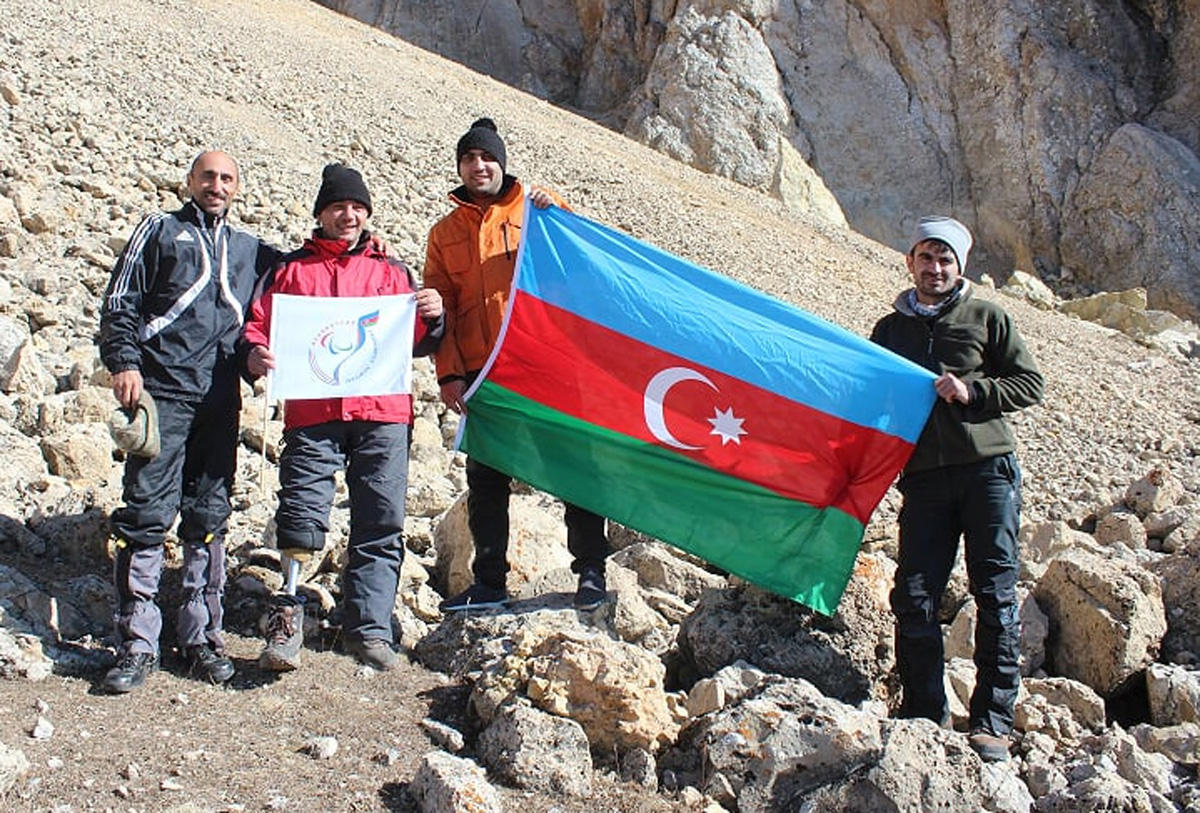 Паралимпиец совершил восхождение на горную вершину Азербайджана (ФОТО)