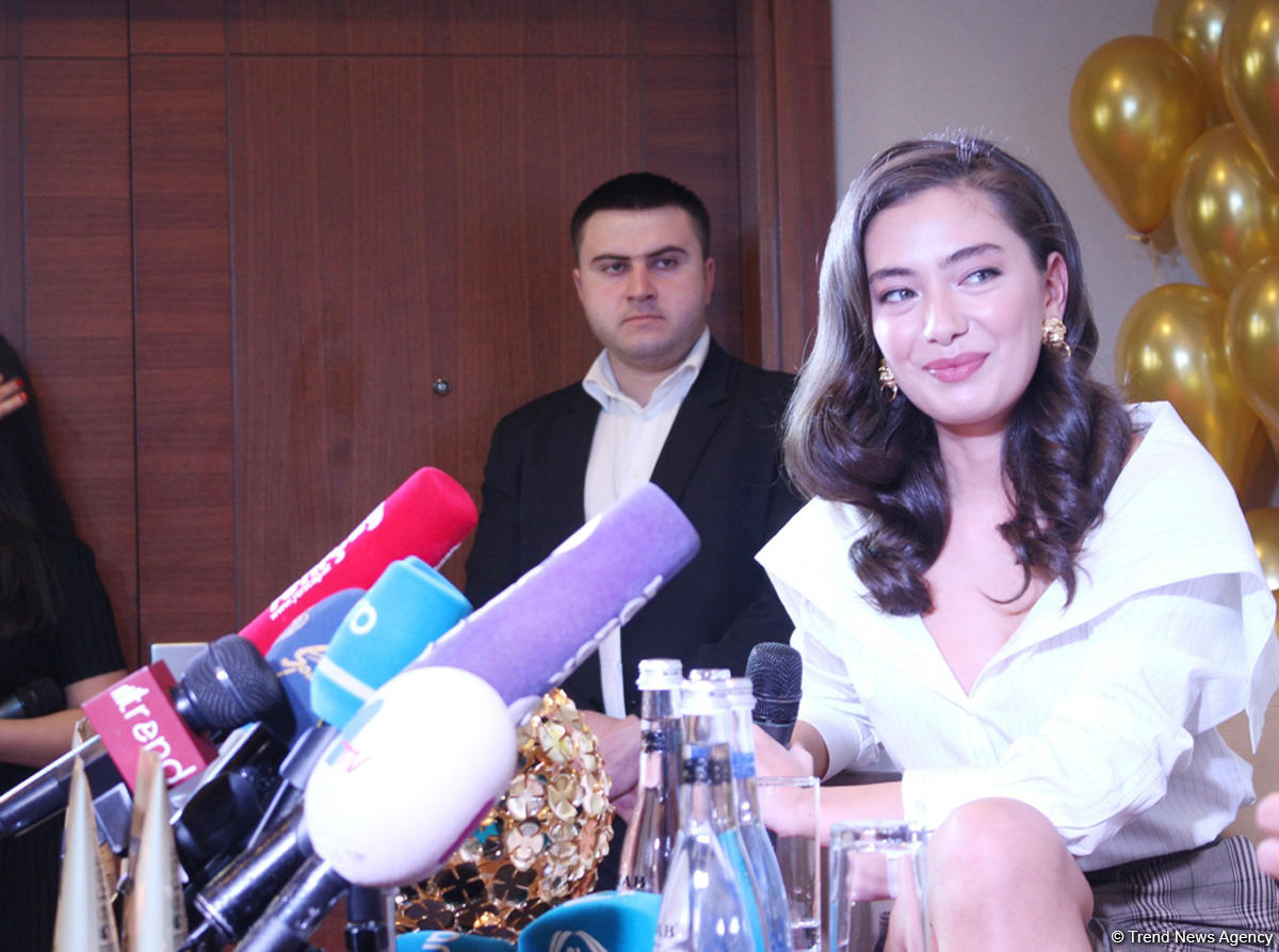 Звезда сериала "Kara Sevda" Неслихан Атагюль раскрыла в Баку секрет своей красоты (ФОТО)