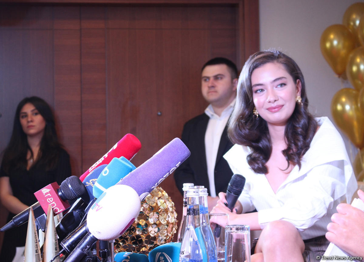 Звезда сериала "Kara Sevda" Неслихан Атагюль раскрыла в Баку секрет своей красоты (ФОТО)