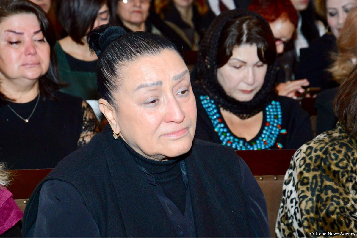 В Баку проходит церемония прощания с Рафигом Гусейновым (ФОТО)