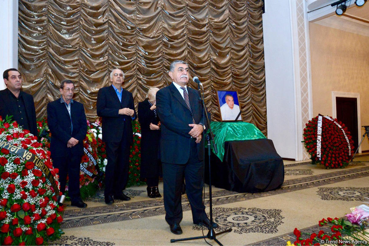 В Баку проходит церемония прощания с Рафигом Гусейновым (ФОТО)