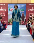 Дефиле национальной одежды стало ярким украшением XII Фестиваля граната в Гёйчае (ФОТО)